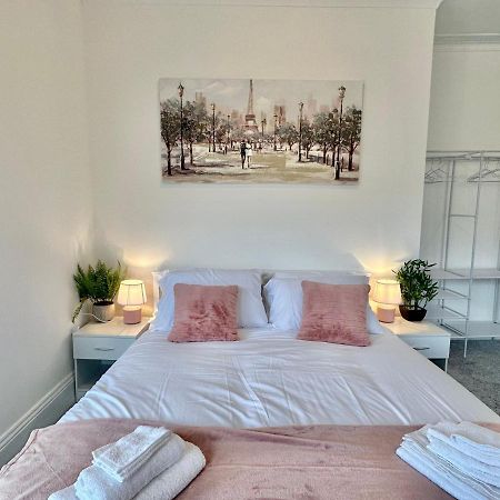 Chic Apartment In Central Bournemouth With Parking Esterno foto