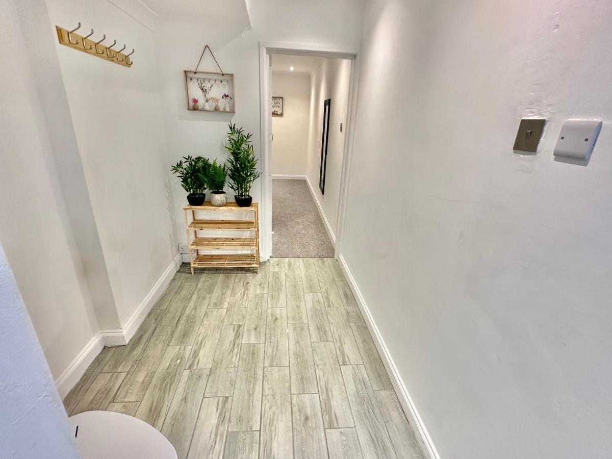 Chic Apartment In Central Bournemouth With Parking Esterno foto