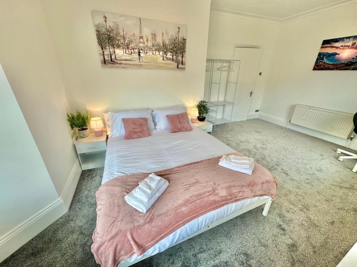 Chic Apartment In Central Bournemouth With Parking Esterno foto