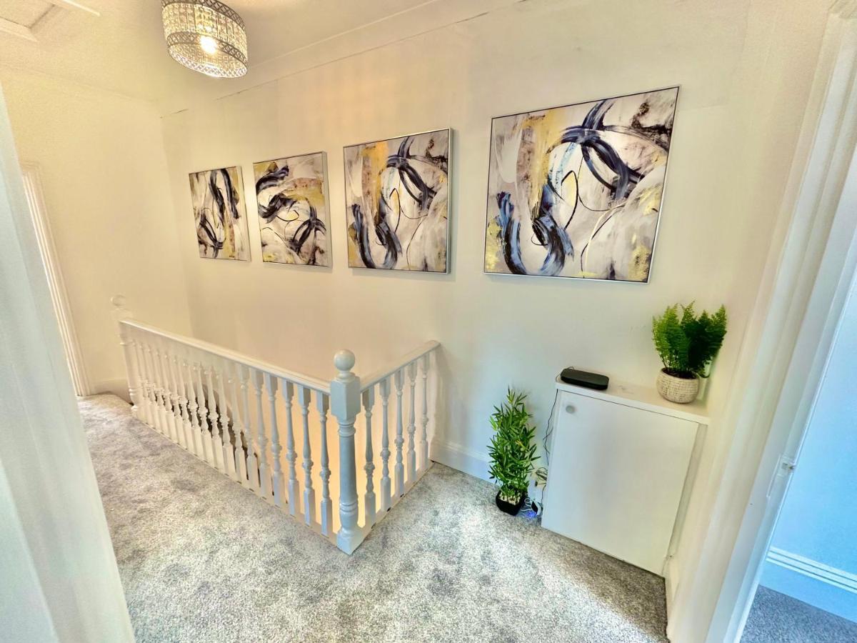 Chic Apartment In Central Bournemouth With Parking Esterno foto