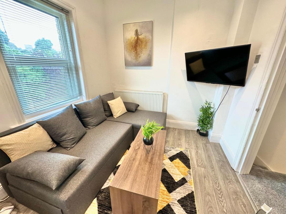 Chic Apartment In Central Bournemouth With Parking Esterno foto